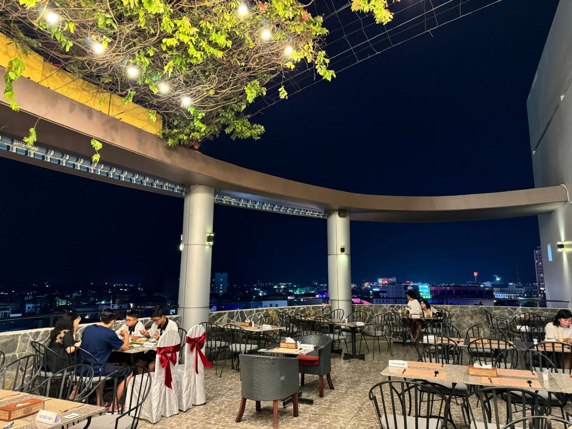 华平1号酒店 Long Xuyên 外观 照片